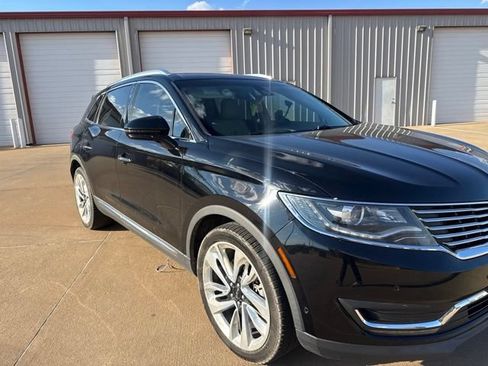 Used 2018 Lincoln MKX Reserve w/ Driver Assistance Package FWD image 3