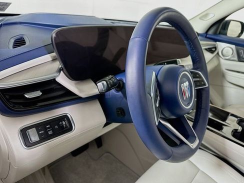 Certified 2025 Buick Enclave Avenir image 9