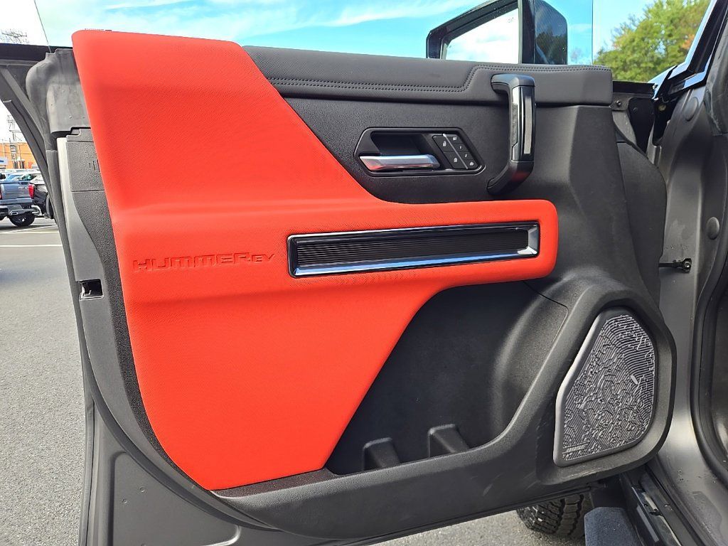 Used 2026 GMC Hummer EV 4x4 Crew Cab w/ Carbon Fiber Edition Package image 13