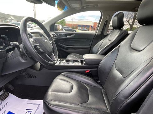 Used 2019 Ford Edge Titanium w/ Equipment Group 301A AWD/4WD image 26