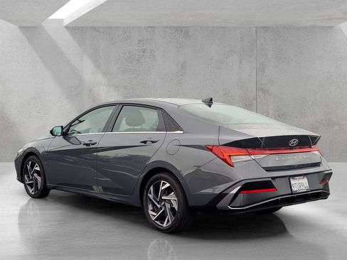 Used 2025 Hyundai Elantra SEL image 6