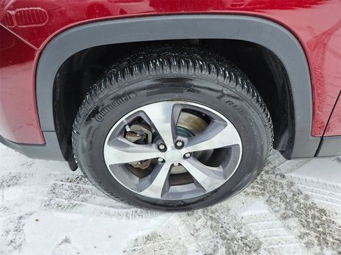 Used 2019 Jeep Cherokee Limited image 25