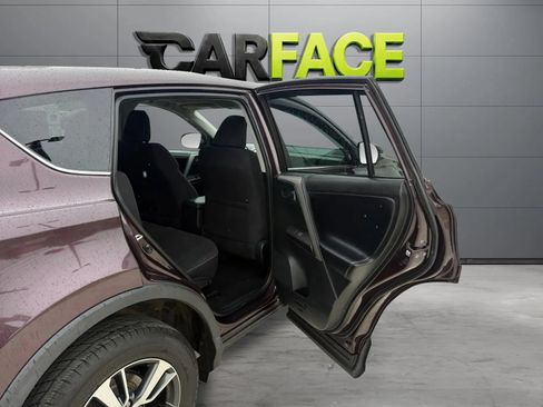 Used 2018 Toyota RAV4 XLE AWD/4WD image 19