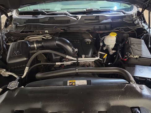 Used 2019 RAM 1500 Classic SLT AWD/4WD image 17
