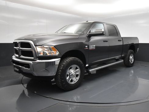 Used 2018 RAM 2500 Tradesman w/ Chrome Appearance Group AWD/4WD image 2