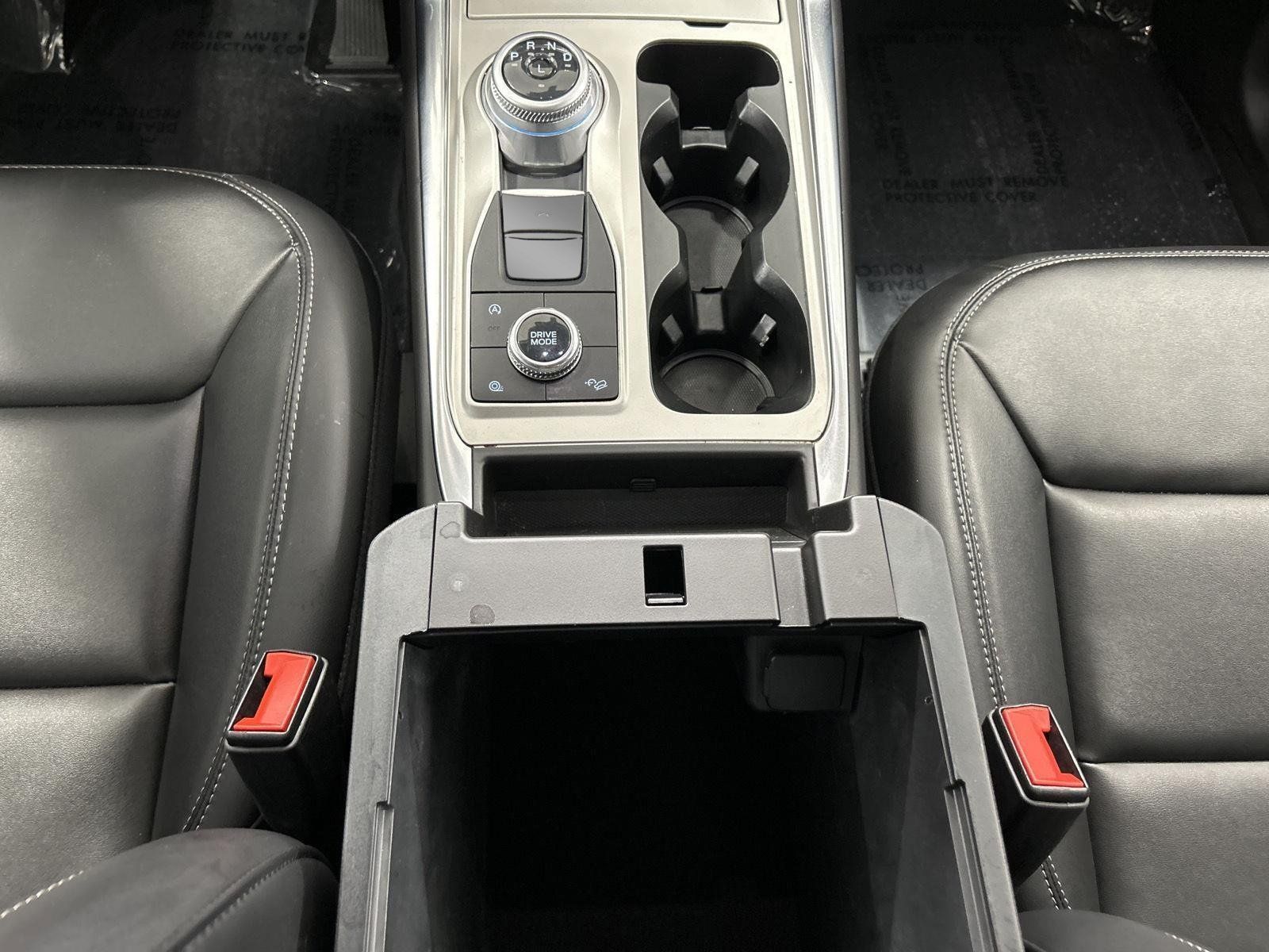 Used 2024 Ford Explorer XLT w/ Equipment Group 202A AWD/4WD image 18