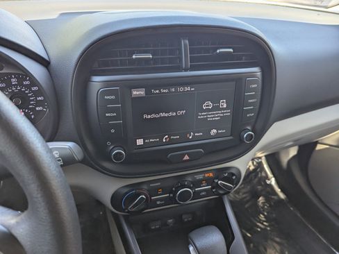 Certified 2022 Kia Soul LX image 23