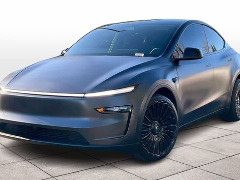 Used 2026 Tesla Model Y AWD image 1