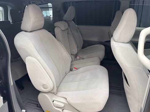 Used 2011 Toyota Sienna LE FWD image 20
