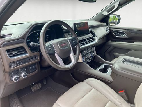 Certified 2022 GMC Yukon SLT w/ SLT Luxury Package AWD/4WD image 11
