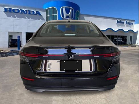 Used 2025 Honda Accord SE image 4