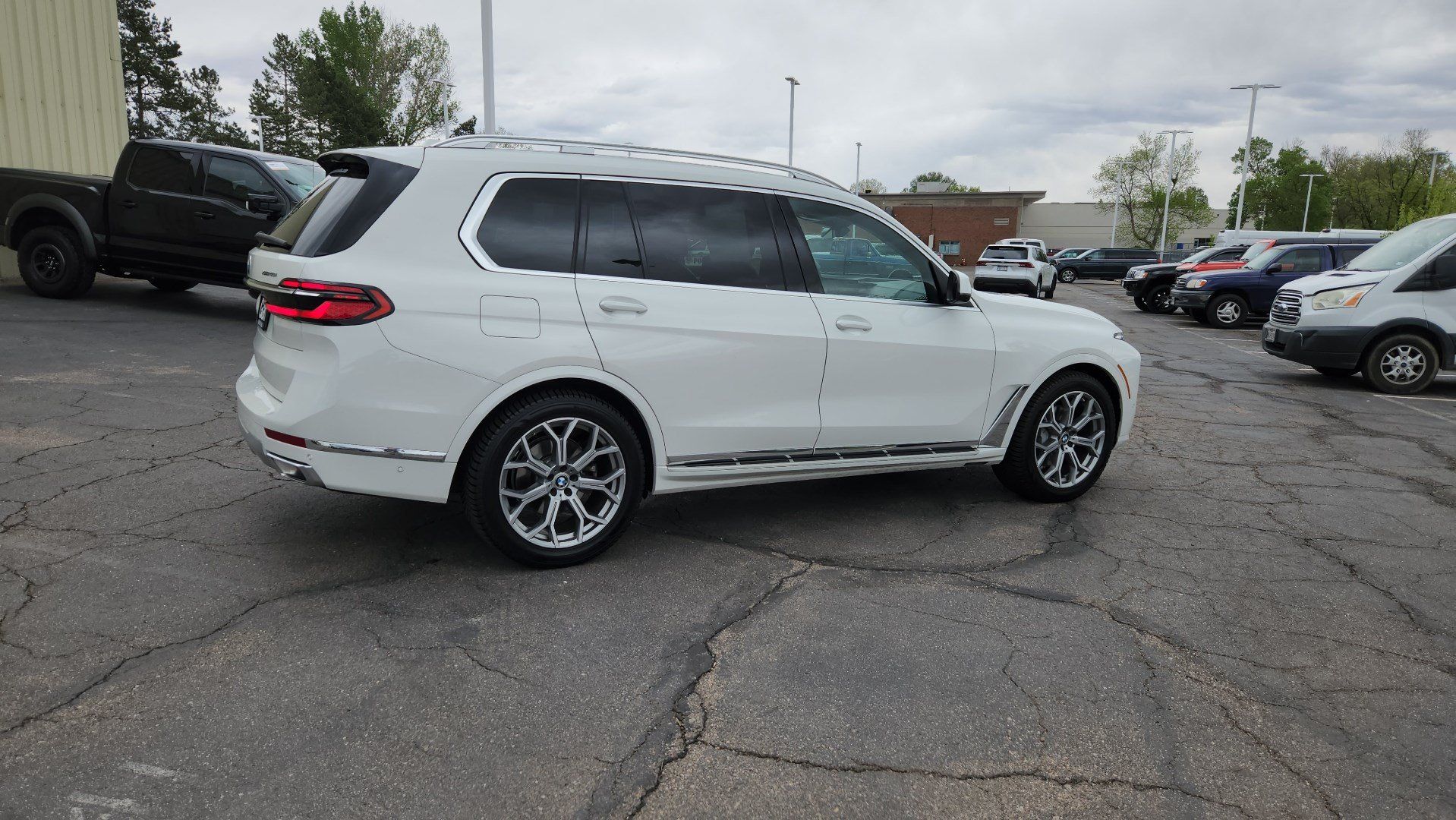 Used 2025 BMW X7 xDrive40i AWD/4WD image 17