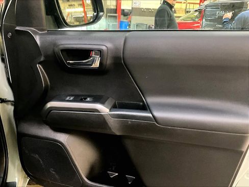 Used 2023 Toyota Tacoma TRD Sport w/ Technology Package image 12