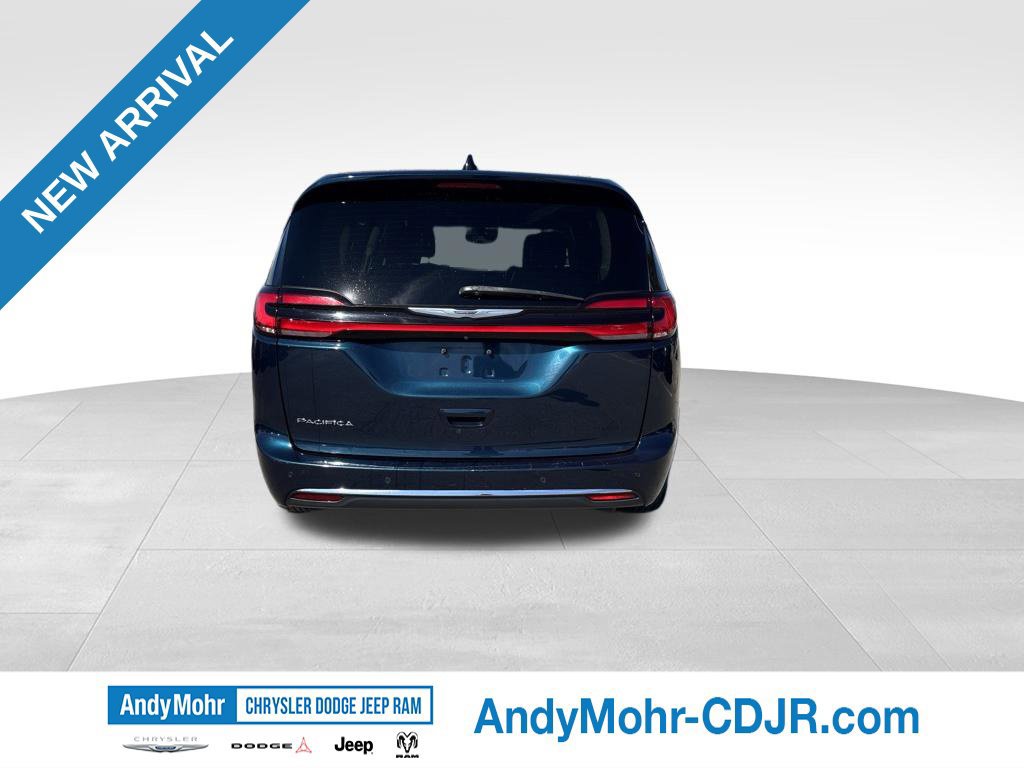Used 2023 Chrysler Pacifica Touring-L FWD image 6
