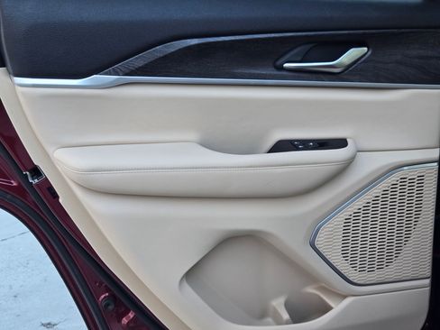 Used 2022 Jeep Grand Cherokee Limited image 25