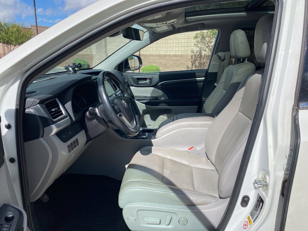 Used 2019 Toyota Highlander Limited Platinum AWD/4WD image 6
