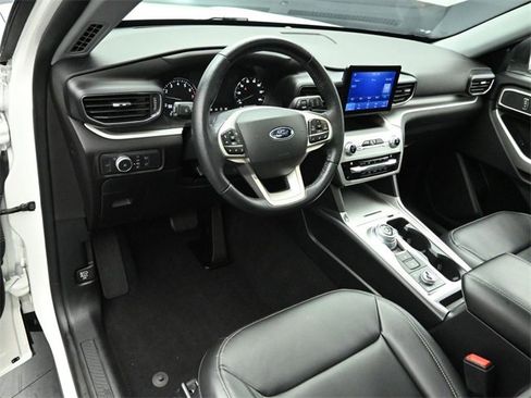 Certified 2021 Ford Explorer XLT w/ Equipment Group 202A image 9
