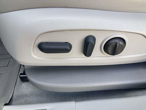 Used 2023 GMC Acadia SLT w/ Technology Package image 22