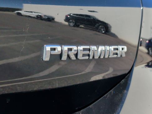 Used 2023 Chevrolet Equinox Premier image 11
