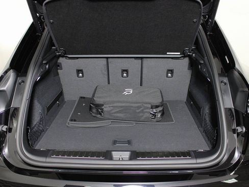 Certified 2025 Porsche Macan 4 Electric AWD/4WD image 14