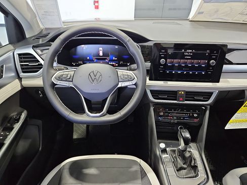 New 2026 Volkswagen Taos SE FWD image 14