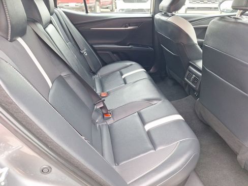 Used 2025 Toyota Camry SE w/ Convenience Package FWD image 29