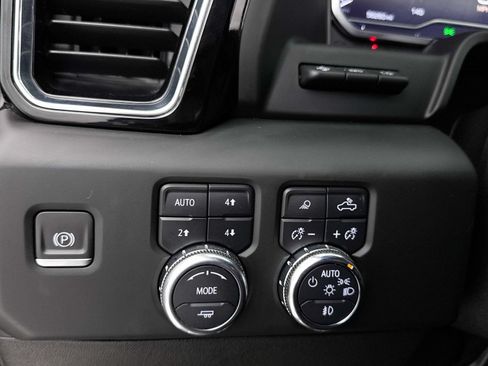 Used 2024 GMC Sierra 2500 Denali w/ Denali Reserve Package AWD/4WD image 13