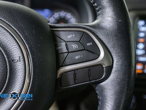 Used 2022 Jeep Renegade Latitude w/ Convenience Group AWD/4WD image 15