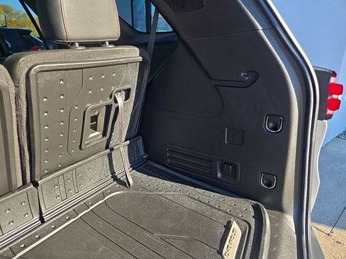 Used 2022 Chevrolet Traverse RS w/ LPO, Floor Liner Package image 97