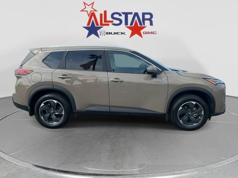 Used 2025 Nissan Rogue SV w/ SV Premium Package FWD image 8