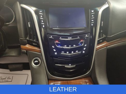 Used 2020 Cadillac Escalade Premium Luxury w/ Escalade Sport Edition image 17