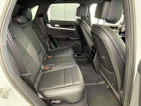 Used 2024 Porsche Cayenne image 21