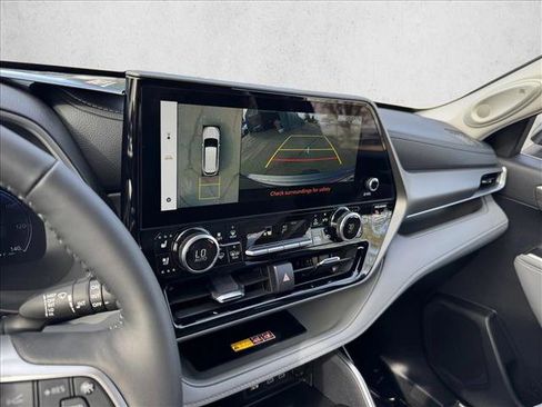 Certified 2026 Toyota Highlander Limited image 15
