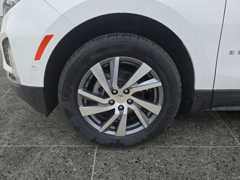 Used 2023 Chevrolet Equinox Premier image 14