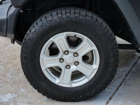 Used 2020 Jeep Wrangler Sport AWD/4WD image 14