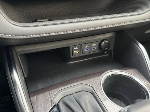 Used 2022 Toyota Highlander Platinum image 19