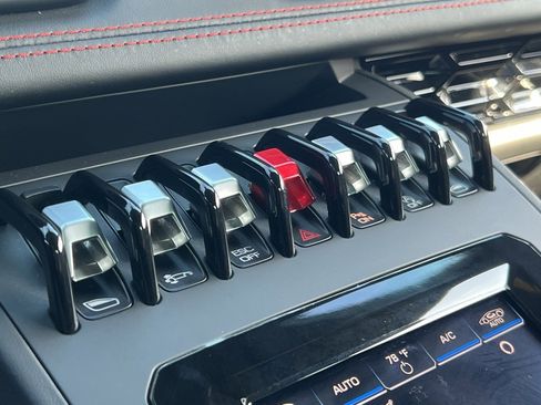 Used 2020 Lamborghini Huracan EVO image 23