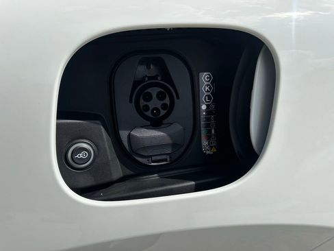 Used 2026 Porsche Macan 4S Electric AWD/4WD image 44