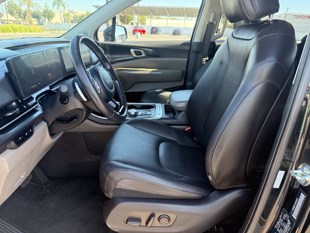 Used 2026 Kia Carnival LXS FWD image 12