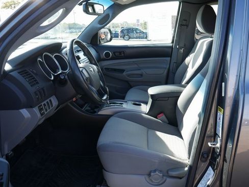 Used 2012 Toyota Tacoma PreRunner image 2