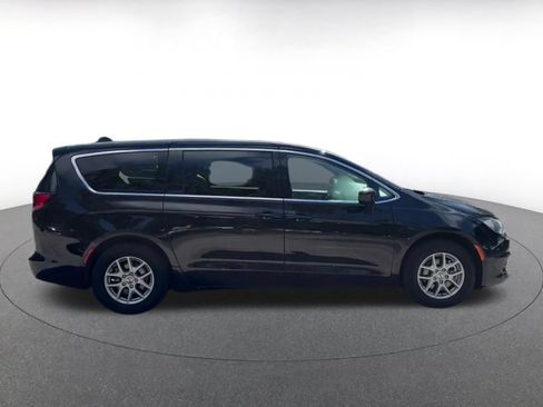 Used 2024 Chrysler Voyager LX FWD image 15