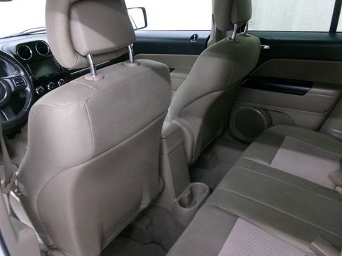 Used 2012 Jeep Patriot Latitude w/ Sun/Sound Group AWD/4WD image 18