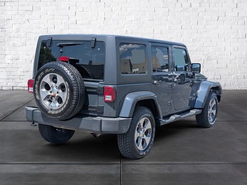 Used 2017 Jeep Wrangler Unlimited Sahara w/ Connectivity Group AWD/4WD image 7
