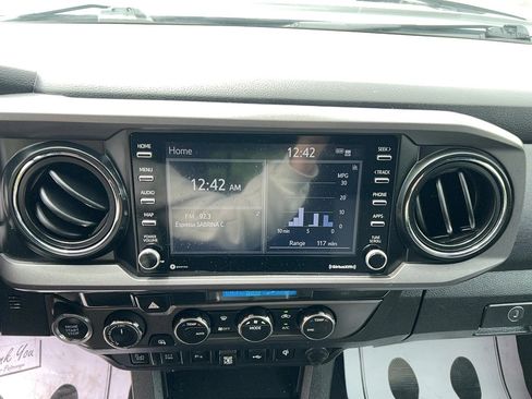 Used 2023 Toyota Tacoma TRD Off-Road w/ Technology Package AWD/4WD image 17