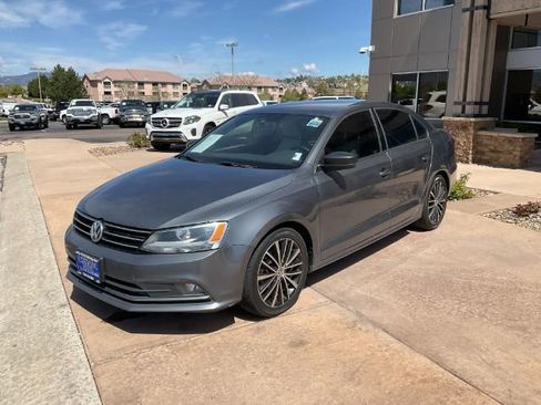 Used 2015 Volkswagen Jetta Sport FWD image 3