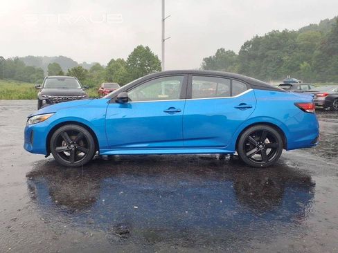 Used 2025 Nissan Sentra SR w/ SR Premium Package FWD image 4