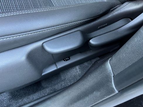 Used 2025 Buick Envista Preferred image 23