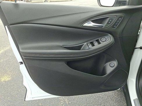 Used 2022 Buick Encore GX Essence w/ Experience Buick Package image 12