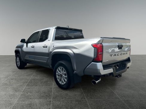 Used 2025 Toyota Tacoma SR5 AWD/4WD image 7