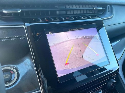 Used 2023 Jeep Grand Cherokee L Laredo image 17